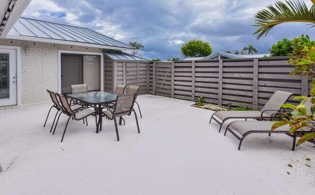 Building Photo - 1801 S US Hwy 1