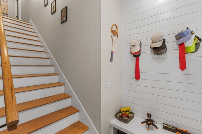 Building Photo - 304 Mariners Wy