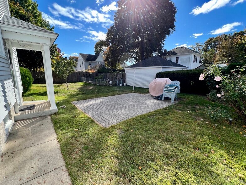 Building Photo - 16 Davis Ave