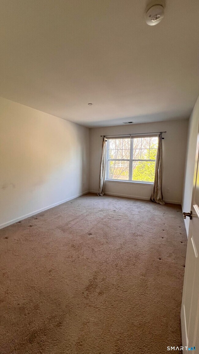 Building Photo - 26 School House Dr