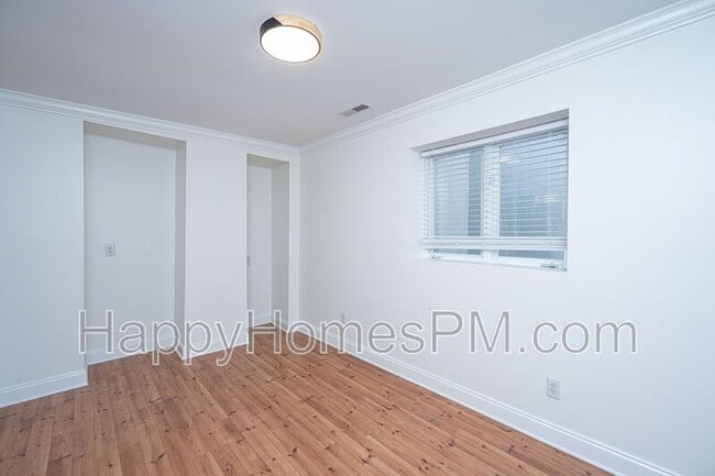 Building Photo - 338 King St