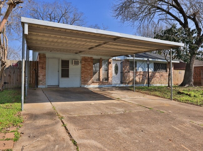 Building Photo - 9834 Denning Dr