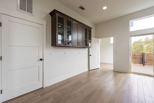 Building Photo - Tip Tier Views at this Beautiful 4 bedroom, 3 bathroom home in Central East Austin!!!
