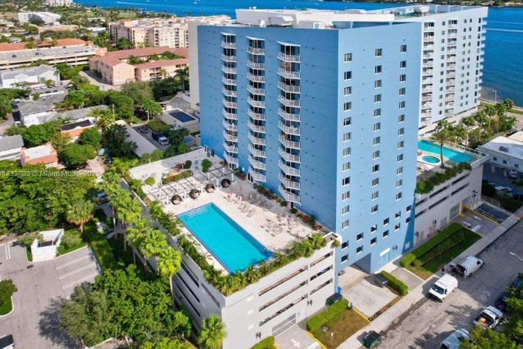 Building Photo - 1551 N Flagler Dr