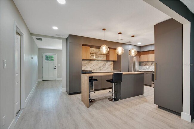 Building Photo - 428 S Summerlin Ave