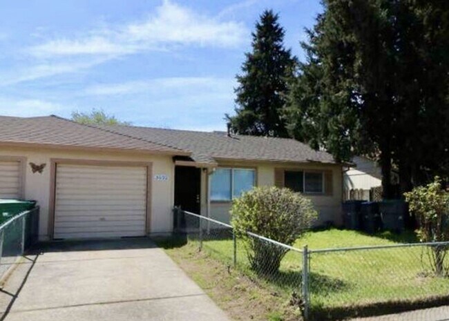 Cute Home w/ large fenced yard! (Anderson) - Cute Home w/ large fenced yard!  (Anderson)