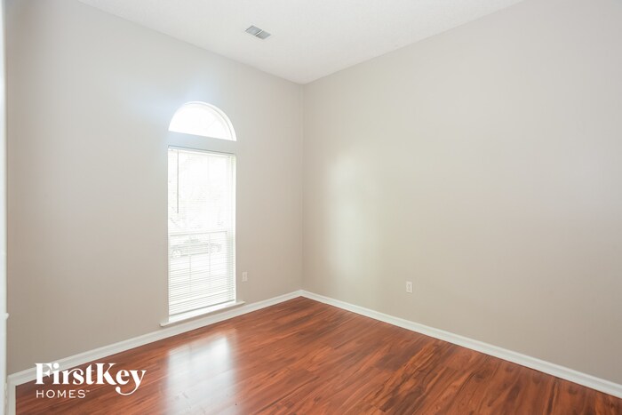 Building Photo - 10700 Starwood Ave
