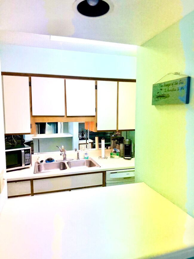 Building Photo - 17614 Front Beach Rd