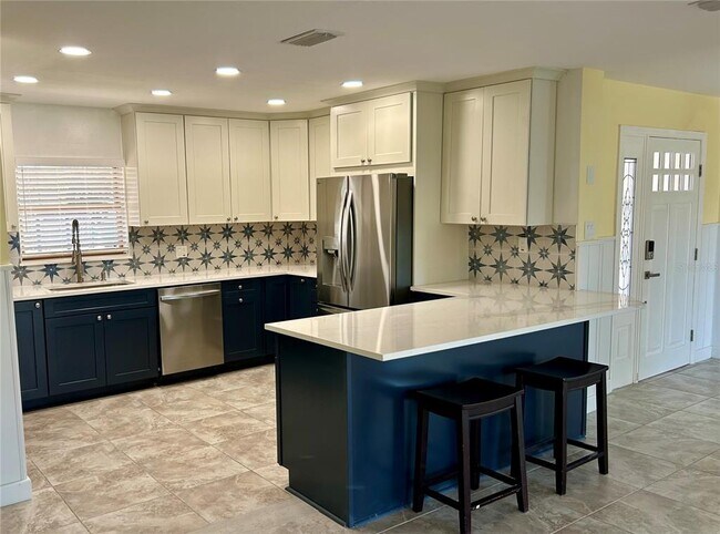 Building Photo - 5541 Bayou Grande Blvd NE