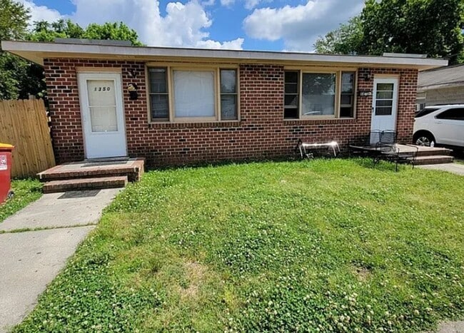 Building Photo - 2 bedroom home