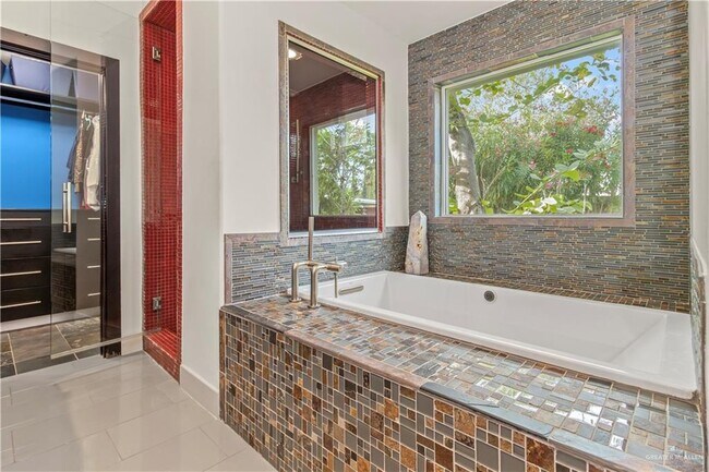 Building Photo - 708 Kiwi Ave