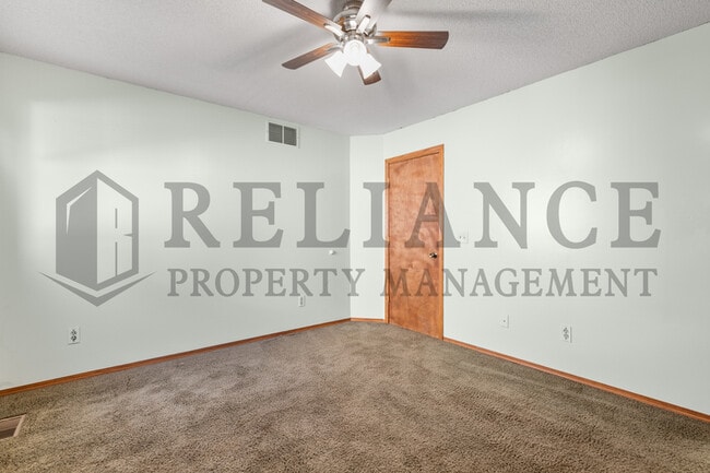 Building Photo - 2126 N Pine Grove St