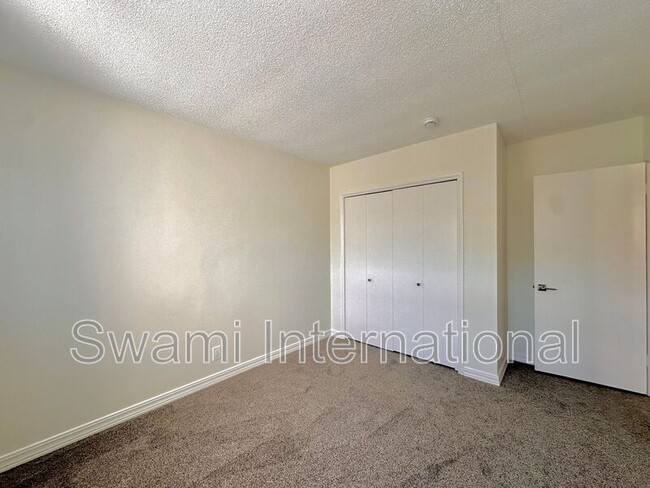 Building Photo - 1820 Avenida Estudiante