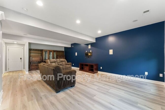 Building Photo - 42524 Rowderbury Sq