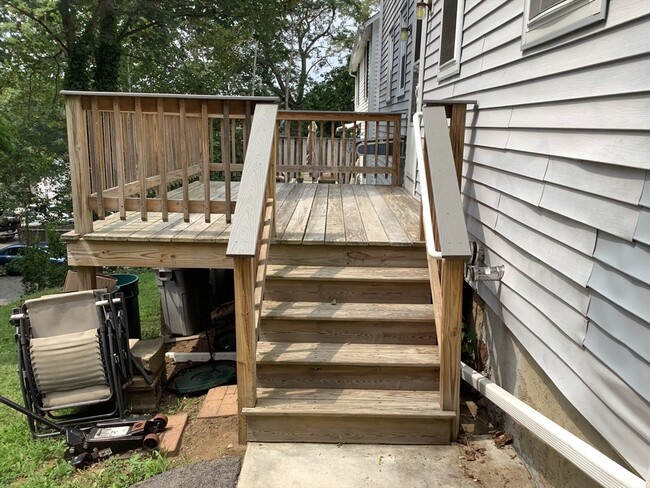Building Photo - 10 Moulton Ct