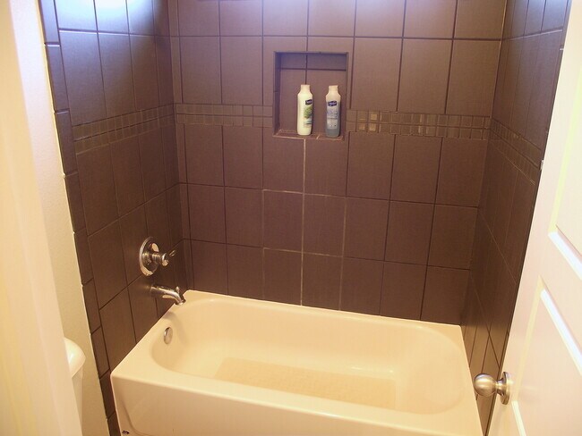 Building Photo - Sandstone Ranch Estates 4Bed/3Baths home with Refrig A/C and Synthetic Grass Yard!