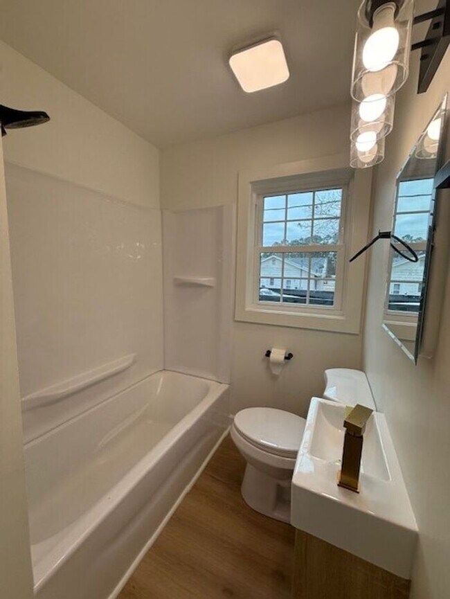 Building Photo - Modern Comfort Meets Charm in This Updated 1-Bedroom Duplex