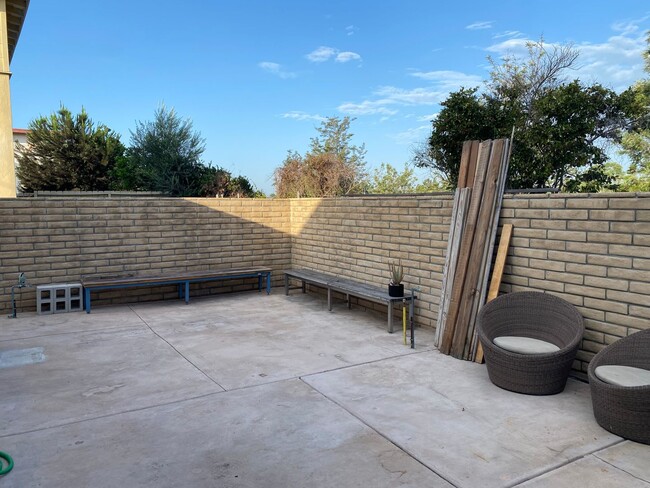 Building Photo - Top Floor 2-Bedroom Duplex in Fletcher Hills
