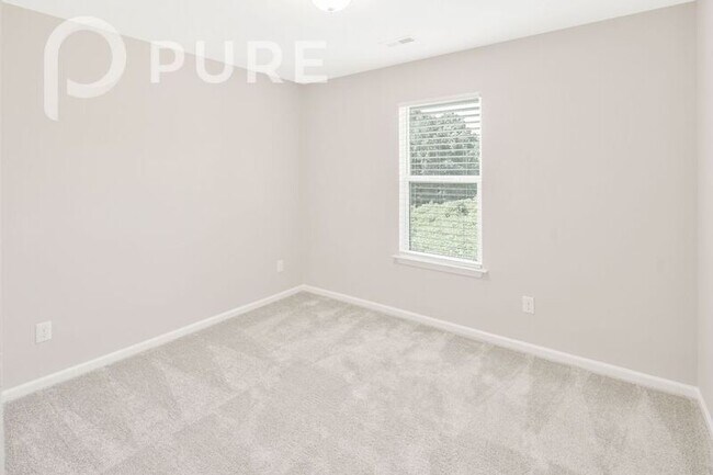 Building Photo - 4645 Esmeralda Drive