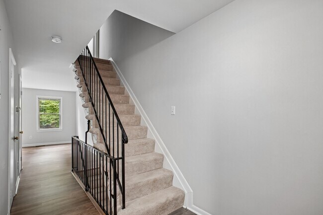 Building Photo - 5128 Cliffhaven Dr