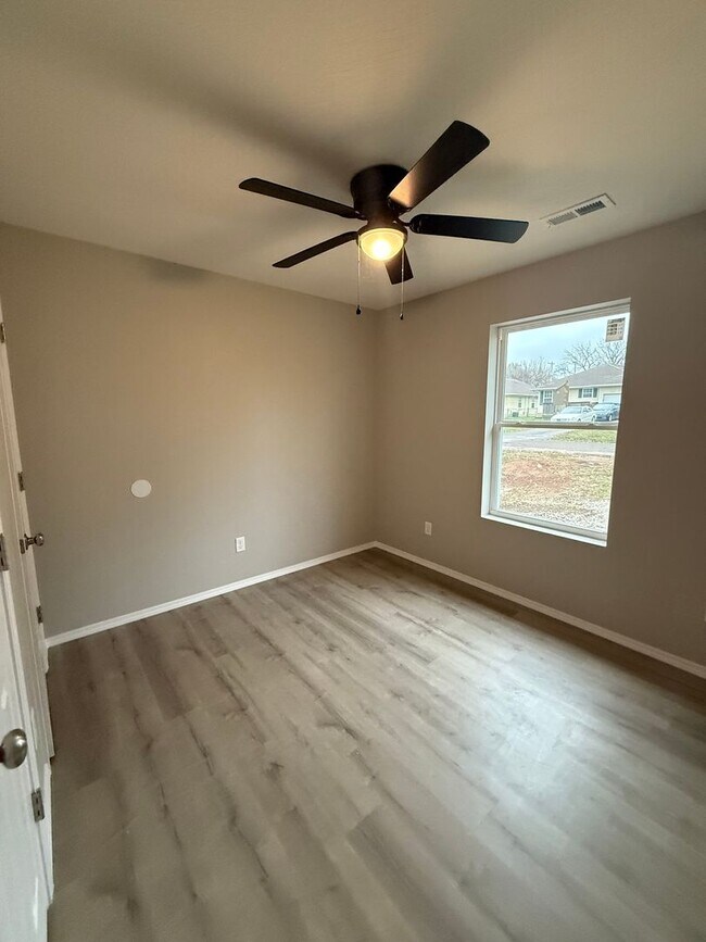 Building Photo - 1420 W Scott St