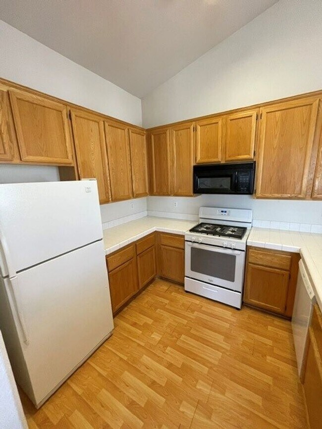 Building Photo - 75 N Valle Verde Dr