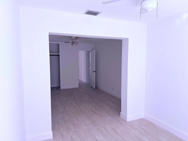 Building Photo - 626 Prosperity Farms Rd