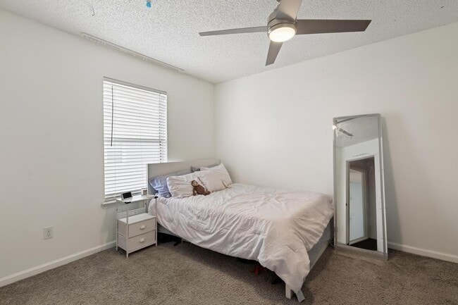 Building Photo - 805 Old Bridge Rd