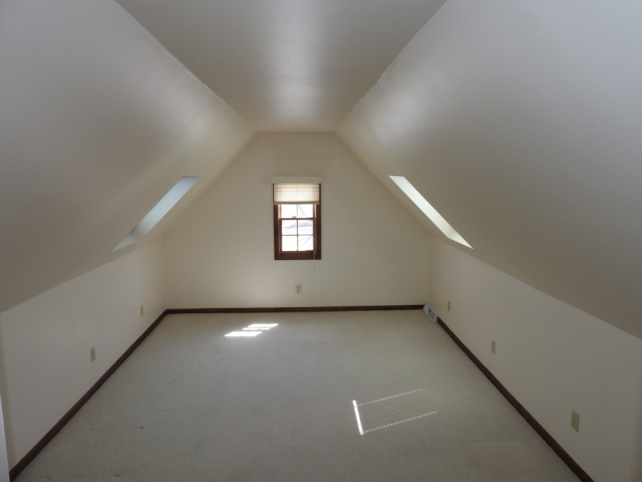 Bonus Room - 1720 W Bradford Dr
