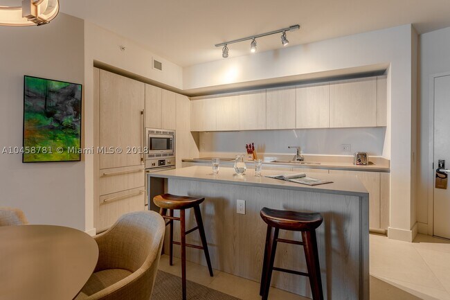 Building Photo - 4111 S Ocean Dr
