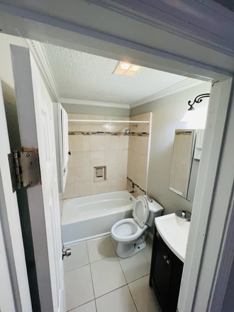 Building Photo - 208 Dale Ave