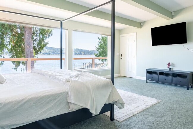 Building Photo - 5627 Illahee Road NE