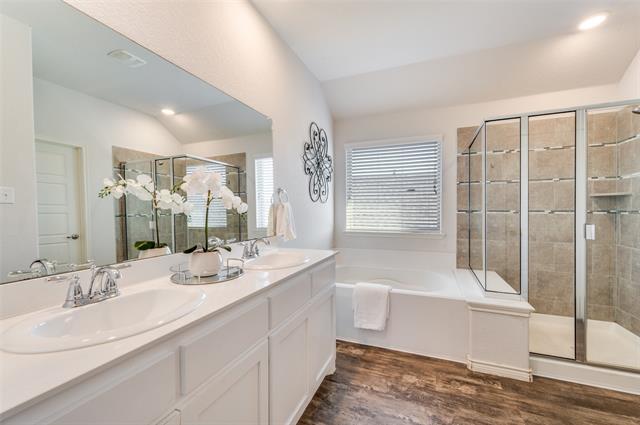 Building Photo - 2281 Miramar Dr