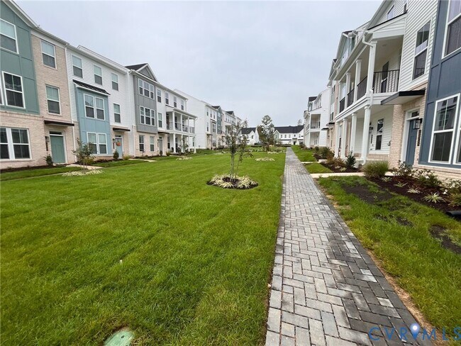 Building Photo - 15390 Oasis Sun Aly