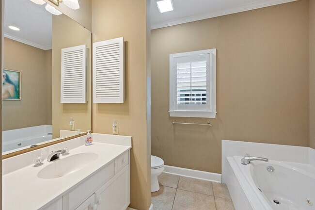 Building Photo - 127 Marsh Lake Dr