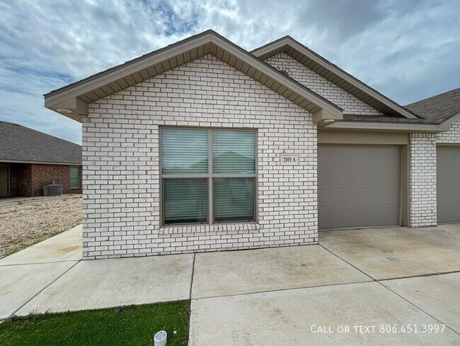 Primary Photo - 2103 N Avenue J