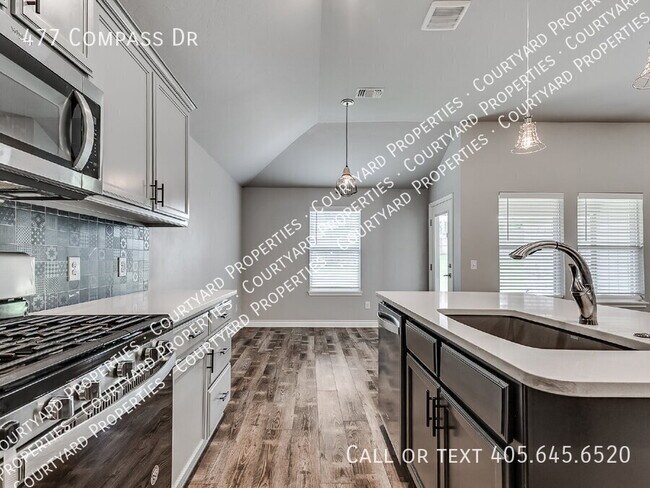 Building Photo - 477 Compass Dr