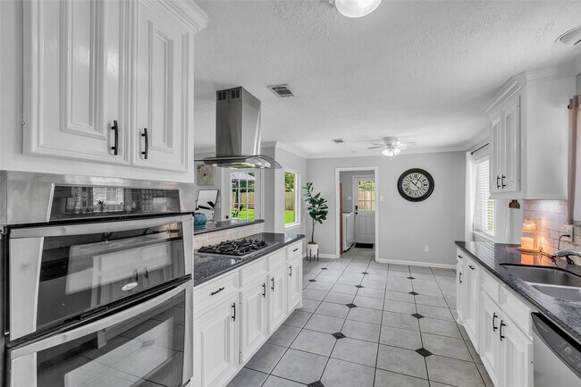 Building Photo - 1210 Forsythe Ln