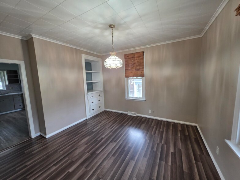 Building Photo - 1704 Broad St