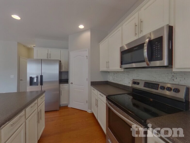 Building Photo - 527 W Saddletree Dr