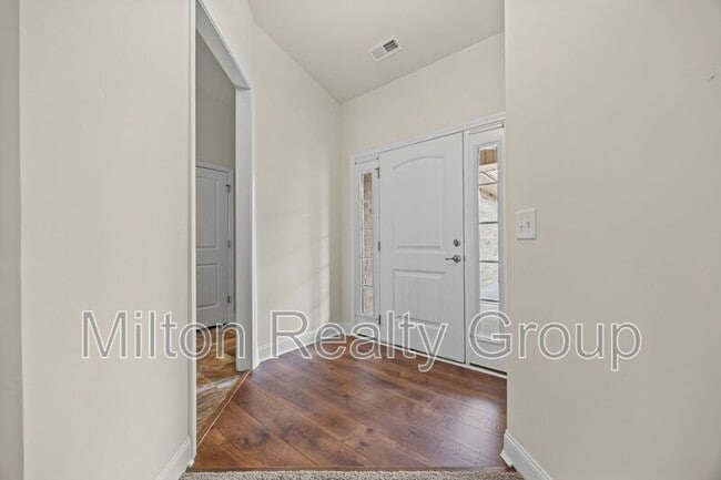 Building Photo - 178 Woodwater Cir