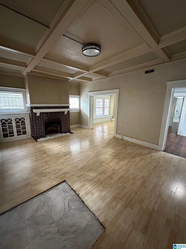 Building Photo - 1502 16th Ave S