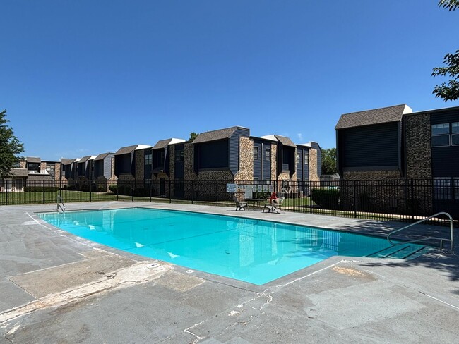 Building Photo - 1-bed, 1-bath apartment with washer and dryer provided