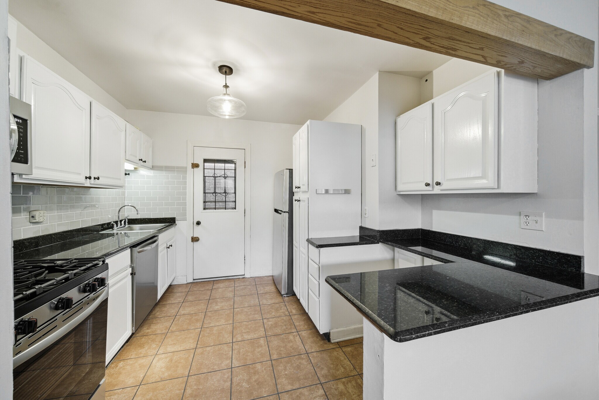 Building Photo - 724 W Buena Ave