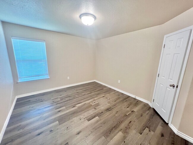 Building Photo - Cute 3 Bed Duplex in Temple!