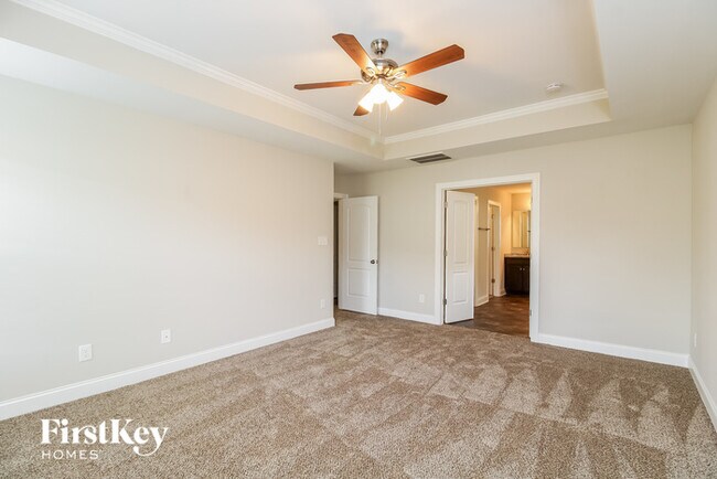 Building Photo - 2207 Talon Dr