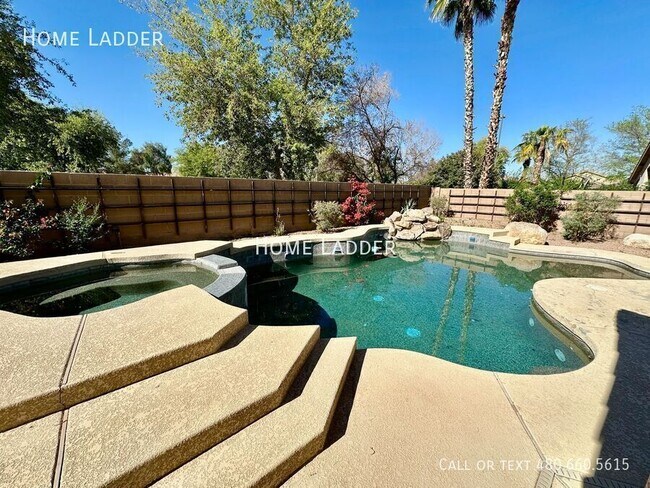 Building Photo - 1028 S Roca St