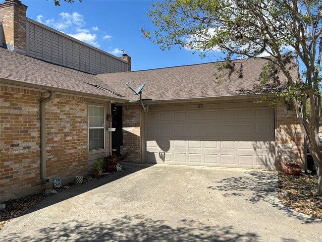 Building Photo - 30 Oak Villa Rd