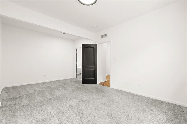 Building Photo - 2477 Hazelwood St