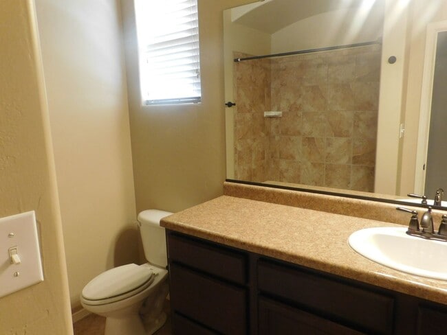 Building Photo - Beautiful 3 bedroom to bath house in the Sonoma Ranch Area.